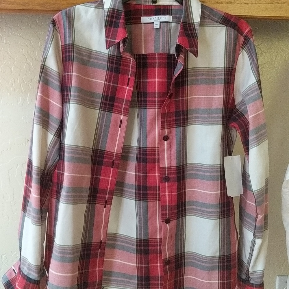 Cute cotton shirt size xs new with tag